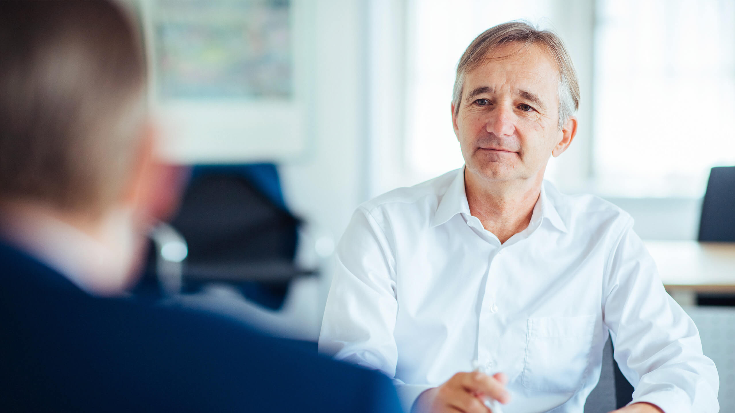 mpw Coaching Älterer Herr hört zu